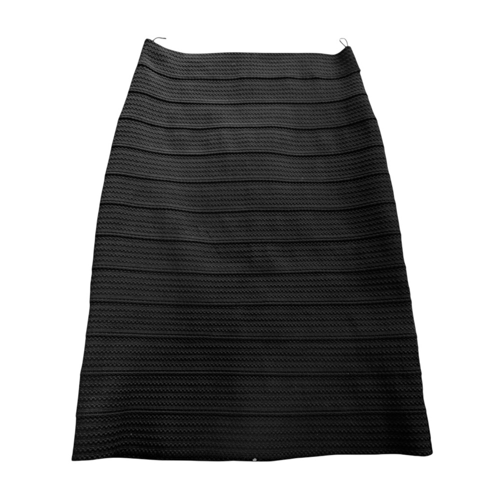 Zara Black Textured stretch Skirt with back  Zipper.  Ribbed, Size Medium - Picture 2 of 7